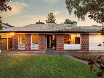 Sun Drenched Family Living with an Entertainer's Paradise
