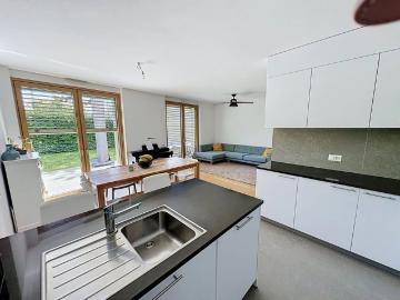 Sun drenched family villa with garden, an ideal living environment close to all amenities