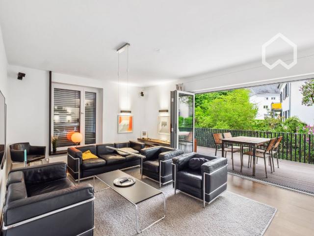 Sun drenched, fully furnished 5 room 125 sqm apartment in a quiet location with a large south facing balcony, Stuttgart Amsterdam Apartments for Rent