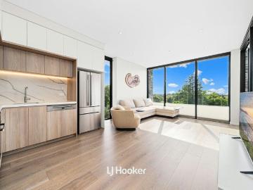 Sun Drenched Luxury One Bedroom Apartment with Expansive Winter Garden