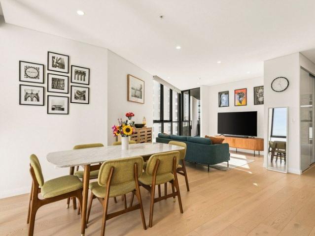 Sun Drenched Luxury & Ultimate Convenience | North Facing 2 Bed Sanctuary