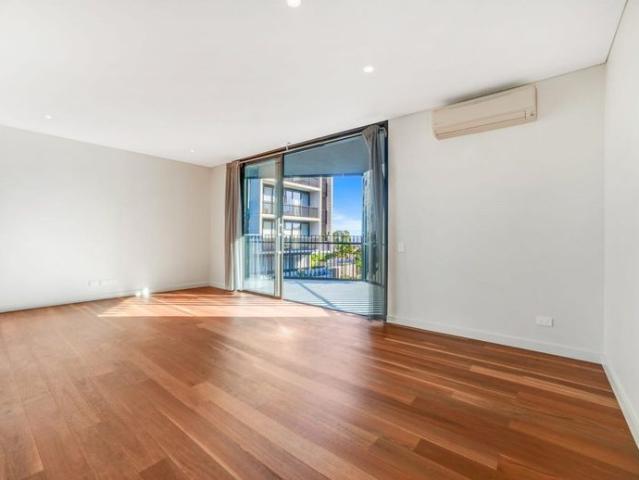Sun drenched Modern Apartment in Little Bay Cove