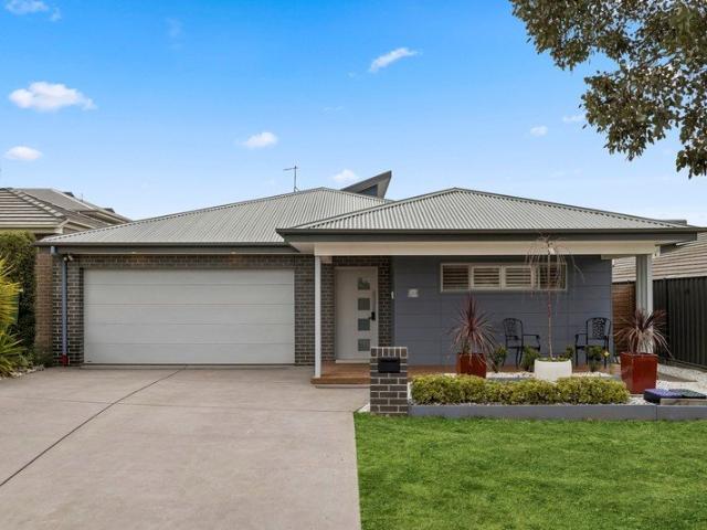 Sun Drenched Modern Living in a Prime Googong Location
