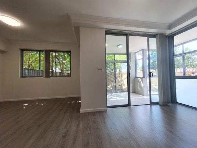 SUN DRENCHED NORTH FACING ONE BEDROOM RESIDENCE WITH PRIVATE COURTYARD