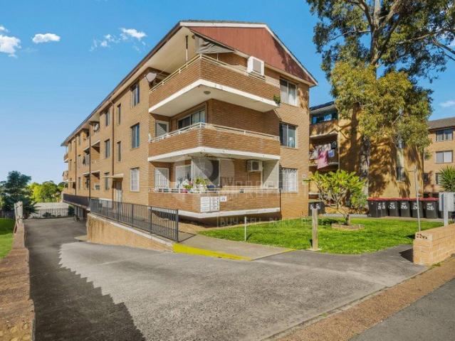 Sun Drenched North Facing Apartment with a Rare L Shaped Balcony in a Prime Liverpool Setting