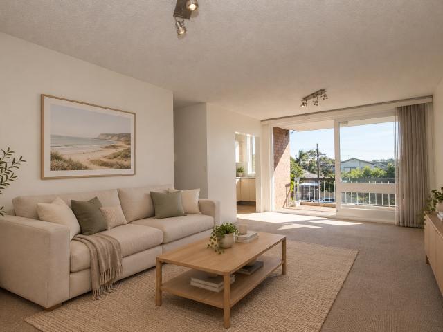 DEPOSIT TAKEN – Sun Drenched North Facing Beachside Apartment