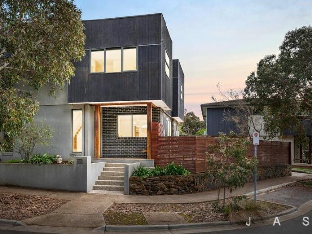 Sun Drenched Sanctuary With Immediate Nature Frontage