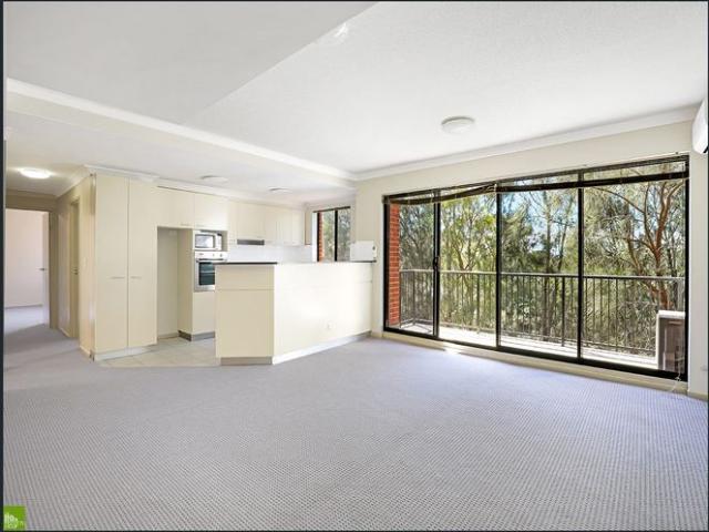 Sun Drenched Spacious Apartment Conveniently Located