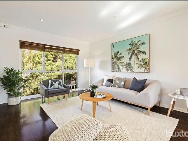 SUN DRENCHED STYLISH APARTMENT