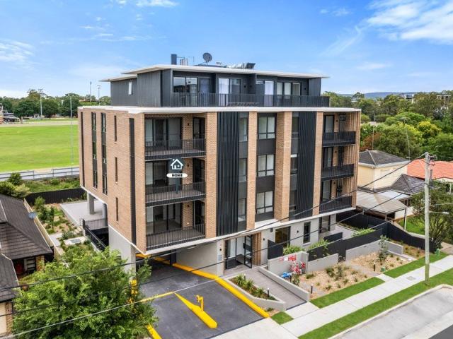 Sun Drenched Three Bedroom Apartment in Rodley Residences