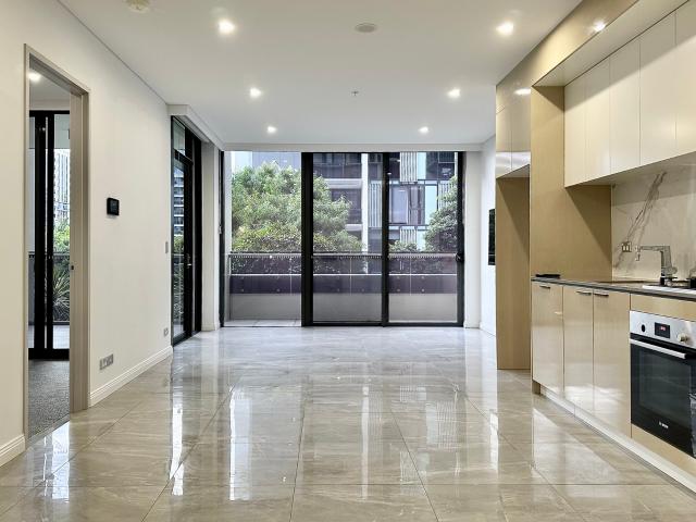 Sun Filled Modern Apartment | 1 Bedroom + Parking | Eastgardens