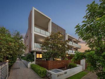 Sun filled Modern Apartment