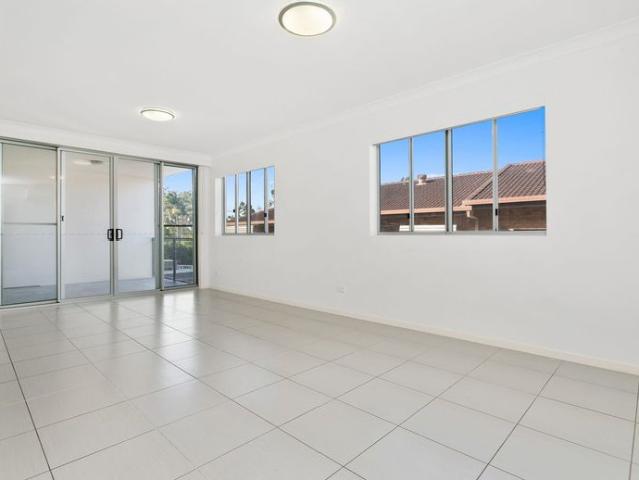 Sun Filled Modern Apartment in The Heart of Nundah!