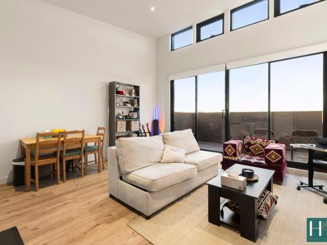 Sun Filled North Facing Apartment in a Connected Lifestyle Location