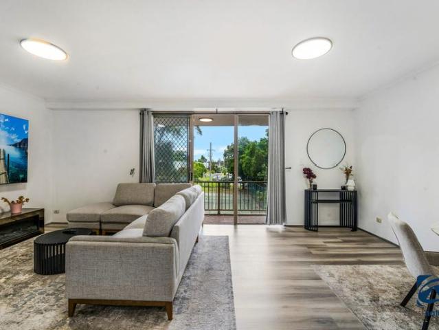 Sun Filled Apartment with Excellent Presentation
