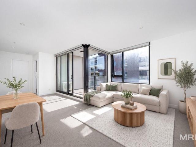 Sun filled apartment in prime location