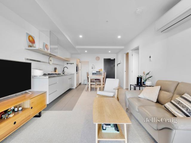 Sun Filled Apartment In Stunning Estelle Building