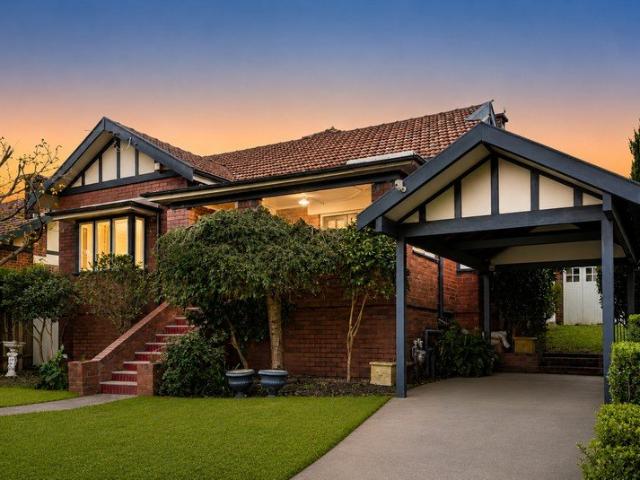Sun filled Character Home in Peaceful Beauchamp Park Enclave