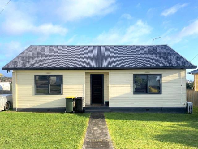 SUN FILLED FAMILY HOME!