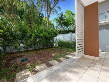 SUN FILLED, GROUND FLOOR GARDEN APARTMENT