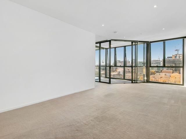 SUN FILLED LUXURIOUS 5 STAR TWO BEDROOM APARTMENT 'V BY CROWN'