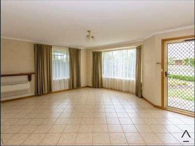 Sun Filled Living in Sought After Prospect Vale