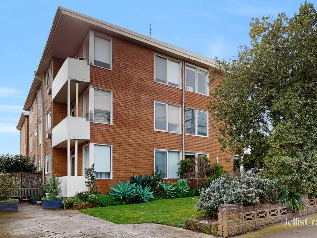 Sun filled, renovated apartment in secure block!