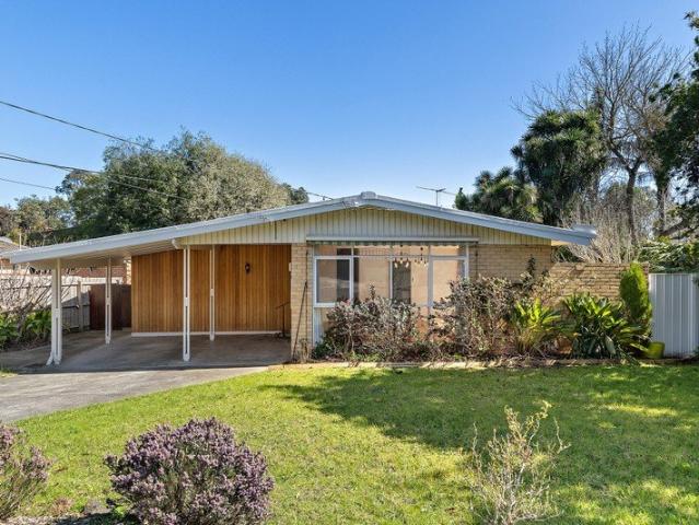 Sun Filled Single Level Living in a Prized Blackburn South Pocket