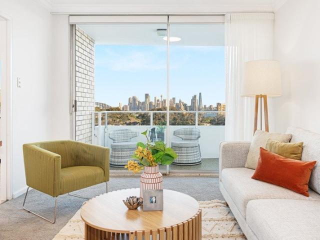 Sun filled, Spacious Corner Apartment with Magnificent Sydney Harbour Panoramic Views & Lift Access