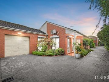 Sun filled Villa Until in Central Locale!