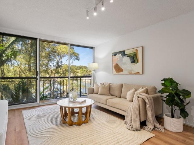 Private Waterview apartment in tranquil leafy setting
