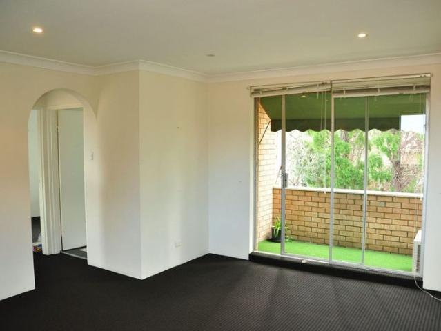 Sun filled 2 bd apt in Sylvania
