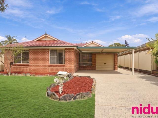 Sun Filled 4 Bedroom Family Home with Sunroom, Garage & Carport Sanctuary Park Estate