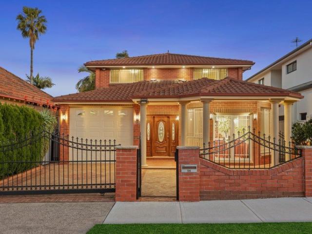 Sun kissed family home in a premier Croydon address