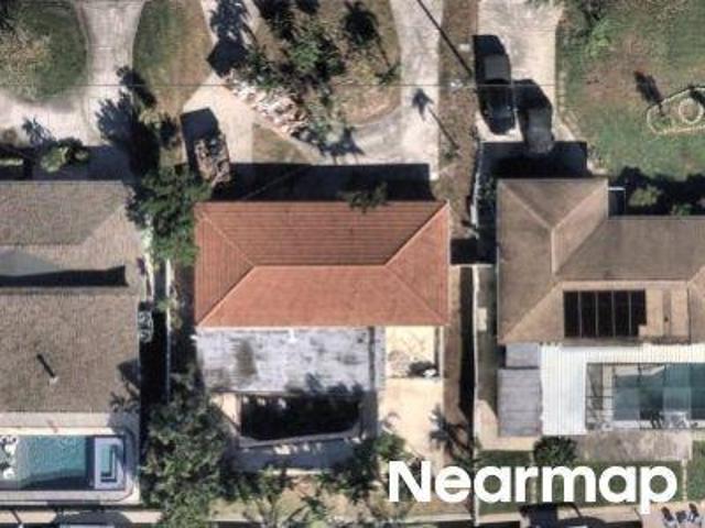 Sun Isle Dr NE