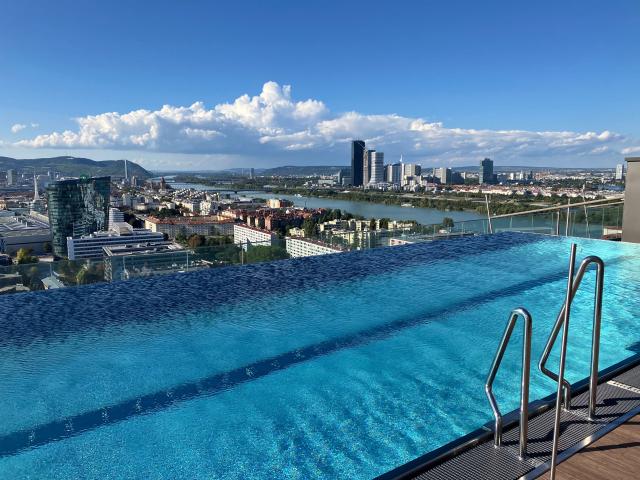 Sun Oasis with View over Vienna Skyline & Prater, 1 min to metro