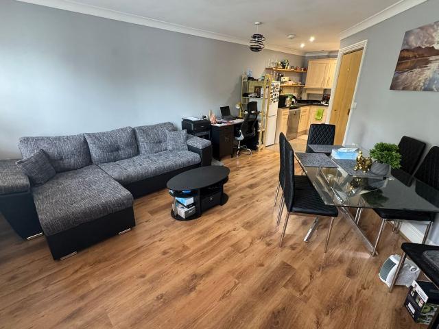 Sun Lane, Gravesend DA12, 2 bed flat to rent, £1,400 pcm | PrimeLocation