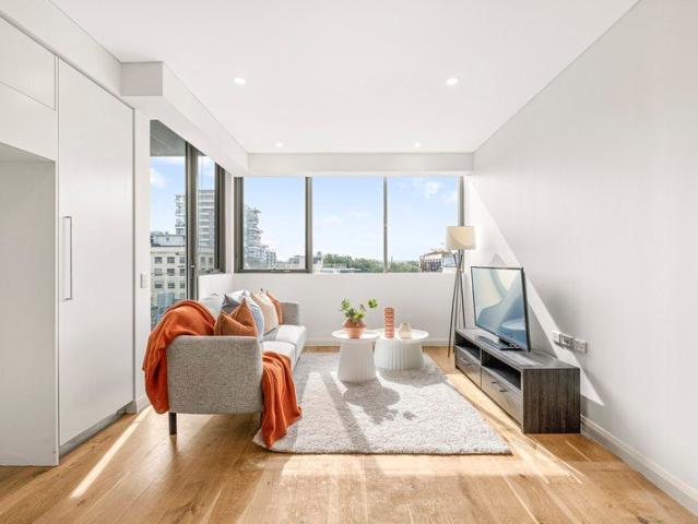 Sun lit North Facing Apartment on City Fringe