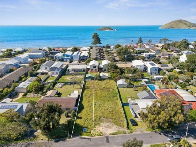 Sun, Sand, Surf & Affordable Land: 401m2