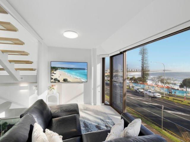 Sun, Space & Ocean Views Beachfront Alexandria Penthouse