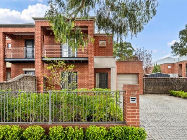 Sun Splashed Contemporary Townhouse with Cosmopolitan Lifestyle
