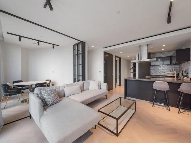 Sun Street, One Crown Place, London. 2 bed apartment to rent £5,000 pcm £1,154 pw