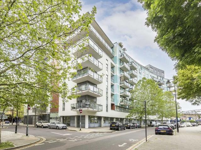 Sun Passage, London SE16 3 bed flat to rent £3,000 pcm £692 pw