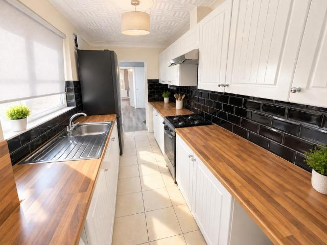 Sun Road, Swanscombe, DA10 2 bed terraced house to rent £1,445 pcm £333 pw