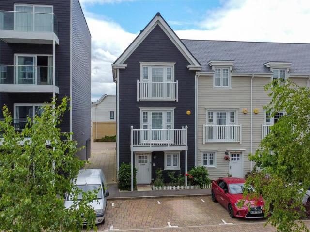 Sunapee Road, Berkshire RG2 4 bed townhouse to rent £2,700 pcm £623 pw
