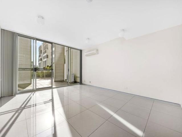 Sunbathed northerly aspect from this spacious split level apartment in iconic Sol Rio