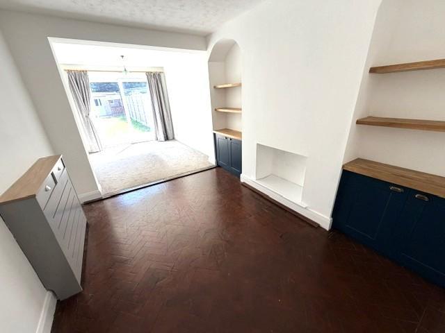 Sunbury On Thames TW16 4 bed semi detached house to rent £2,700 pcm £623 pw
