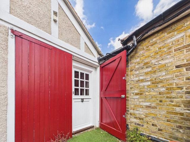 Sunbury Avenue, London SW14, Studio to rent, £1,250 pcm | PrimeLocation