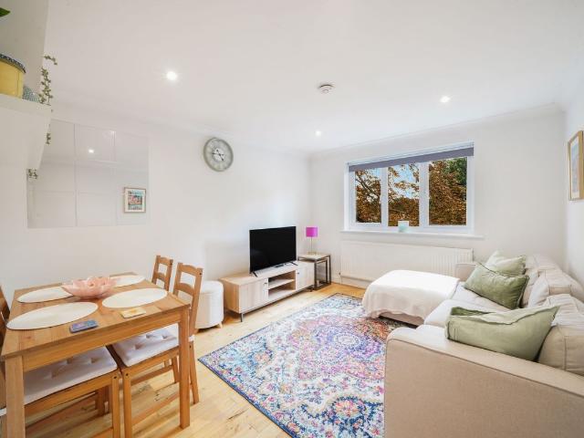 Sunbury Court Mews, Sunbury On Thames TW16, 1 bed flat to rent, £1,450 pcm | PrimeLocation
