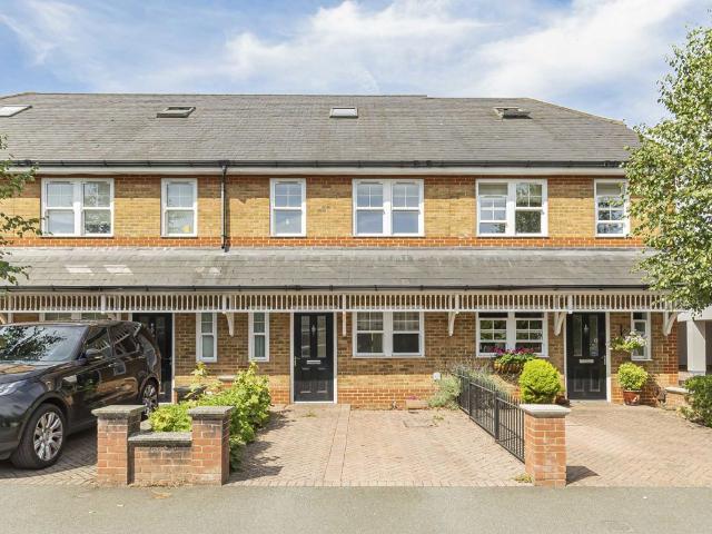 Sunbury Court Road, Lower Sunbury TW16, 4 bed property to rent, £2,595 pcm | PrimeLocation